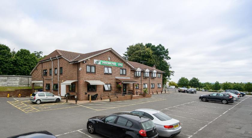 Sandown Park Lodge