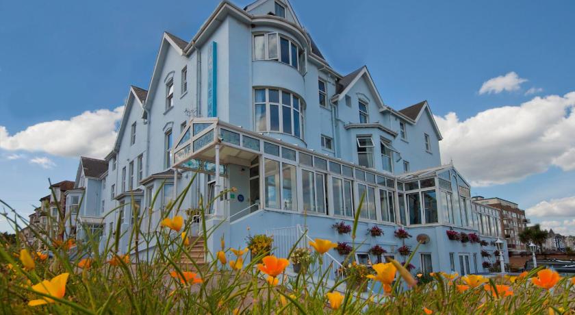 Marine Hotel
