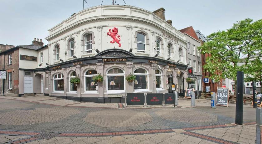OYO The Red Lion Hotel