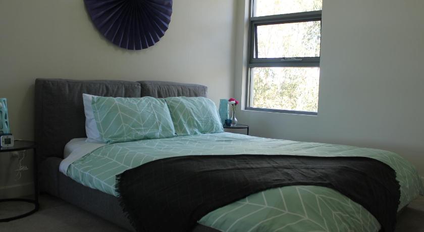 Exquisite Family Home +Parking, Close to CBD