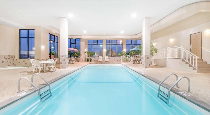 Elevation Inn & Suites, Trademark Collection by Wyndham
