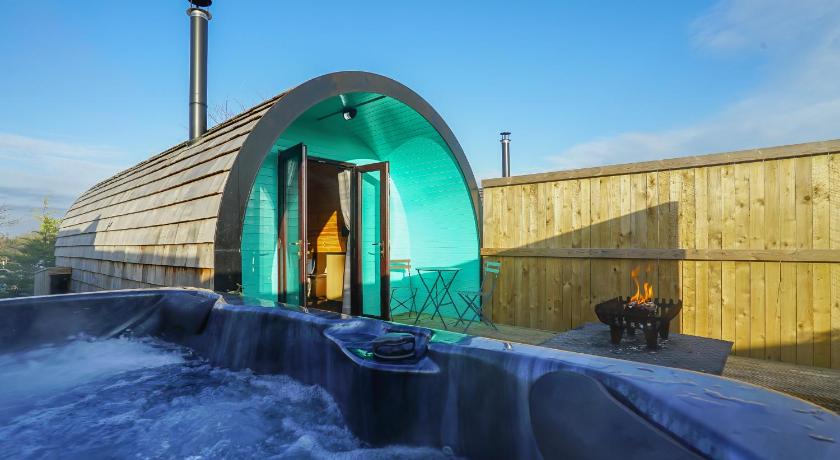 Deluxe Glamping Pod with Hot Tub