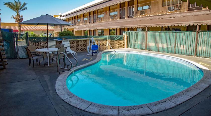 Townhouse Inn and Suites