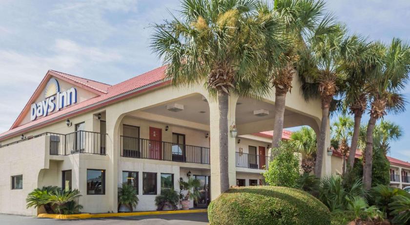 Exterior view Days Inn by Wyndham Destin