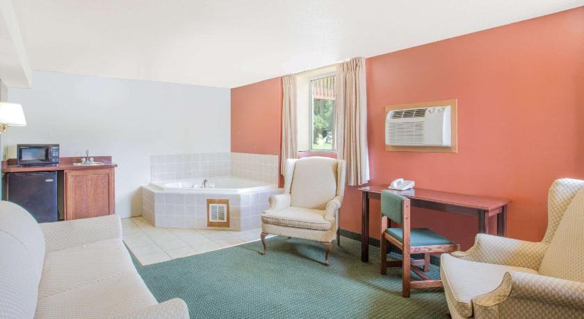 Days Inn by Wyndham Custer