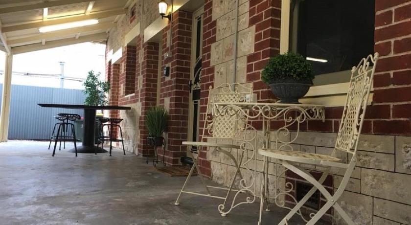 Two Cow Cottage Bed & Breakfast