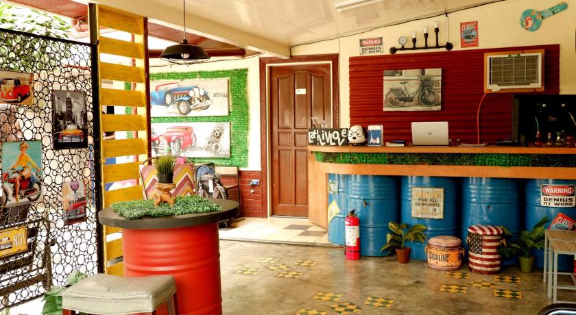 Food District Hostel Cebu Central