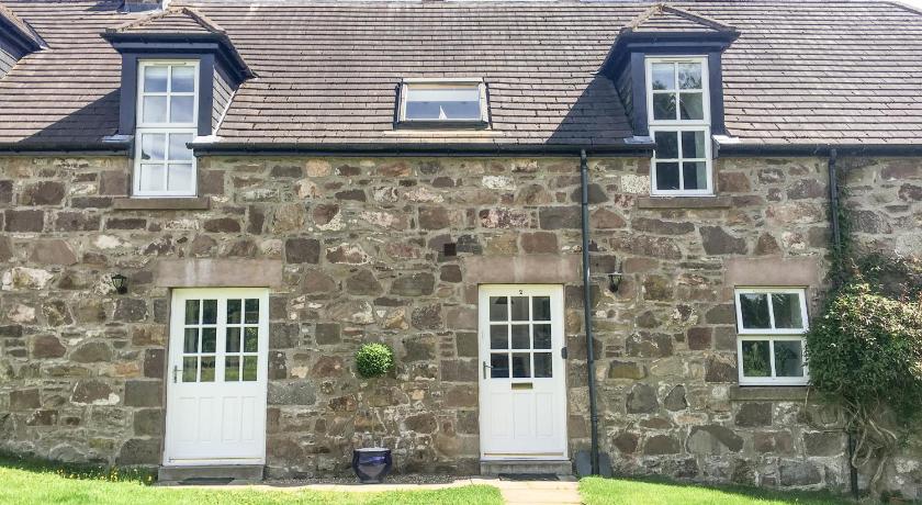 Dunnottar Woods House