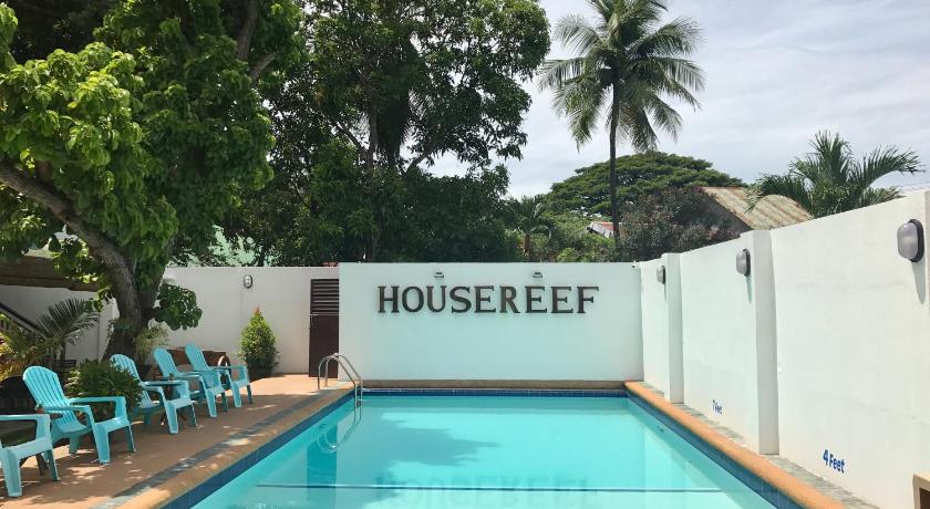 housereef dive hostel
