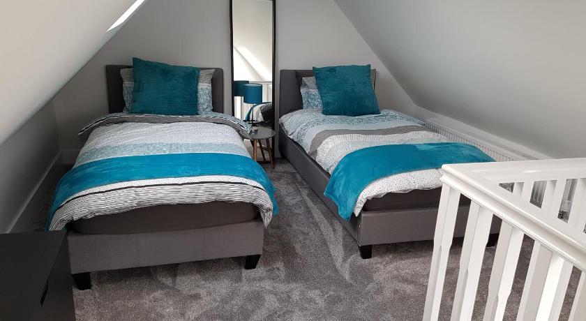 2 Serviced Apartments in Childwall-South Liverpool - Each Apartment Sleeps 6
