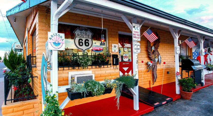 Brad's Desert Inn
