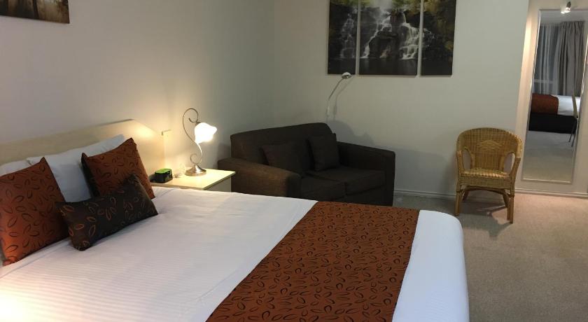 Tuckerbox Motor Inn