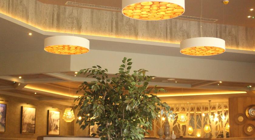 Riverside Lodge Hotel