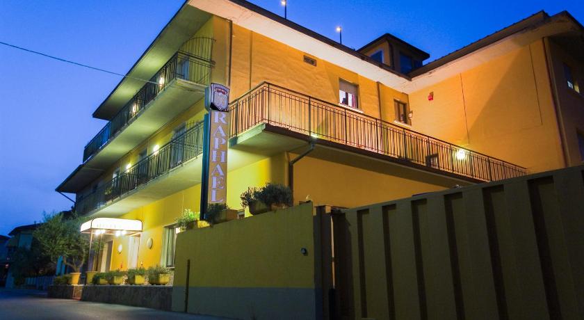 Hotel Raphael