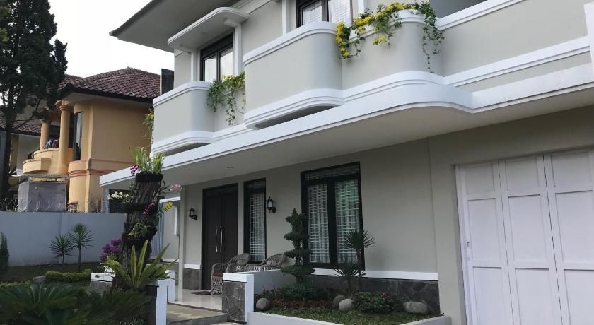 Kensington Villa