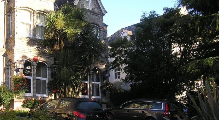TOWNHOUSE ROOMS