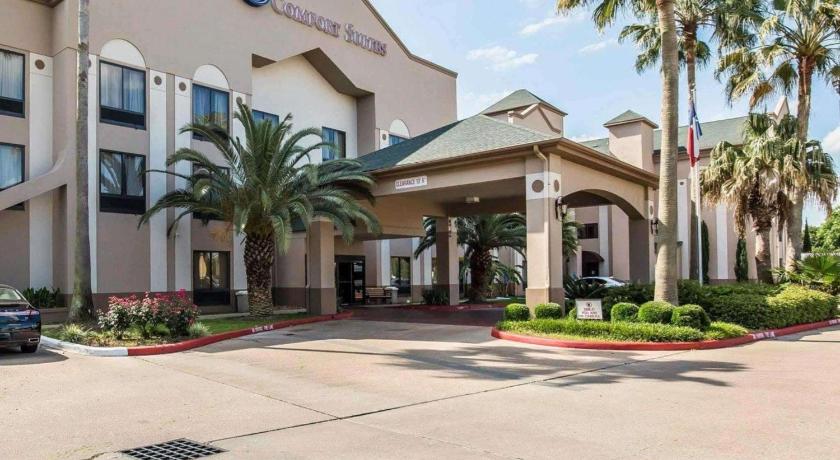 Exterior view Comfort Suites Stafford Near Sugarland