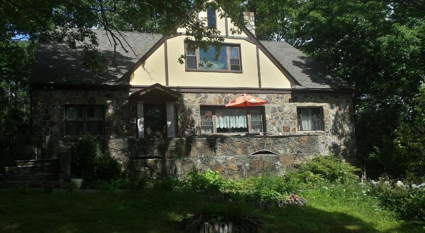 Maurrocks - A Pocono Mountains B&B
