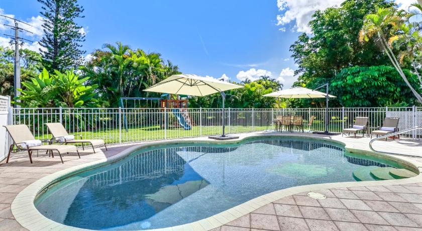 Comfortably Chic Pool Home Retreat