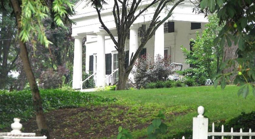 Niagara Gorge Mansion in Historic Village 5 Minutes from Falls