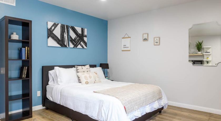 Spacious Guest Studio with Private Entry