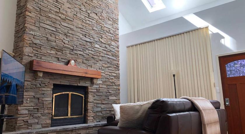 Full loft-style apartment near Omni