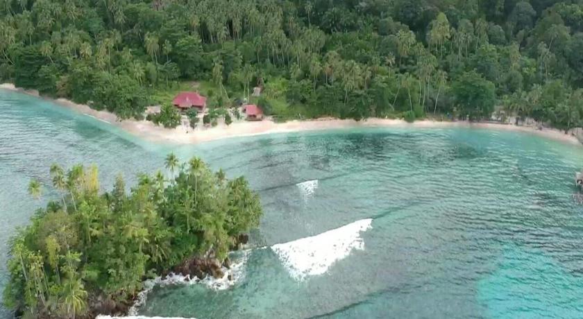 Nusa Nalan Beach Resort