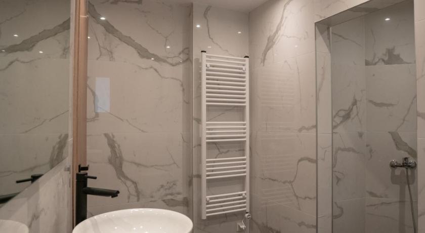 Modern 2bed 2bath Loft in Acropolis area - image 14