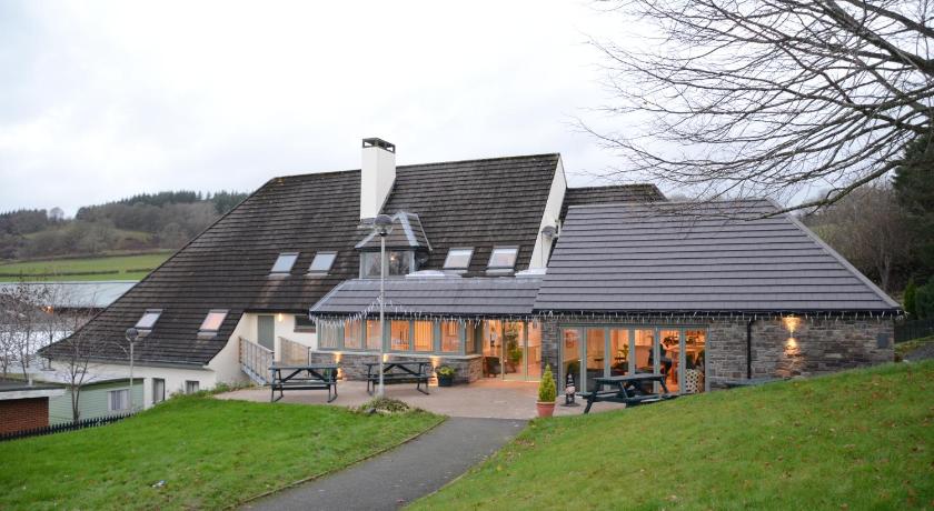Neuadd Henllan Lodge