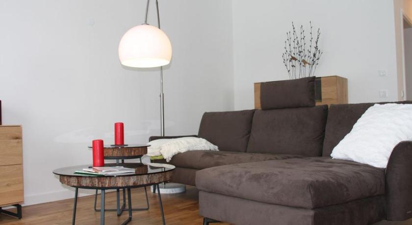 Zum großen Zernsee am Hafen