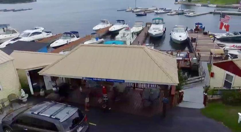 Hills Motel & Marina