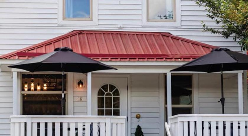 The Farmhouse Inn & Kitchen, 2 blocks from Downtown Whitefish, Montana