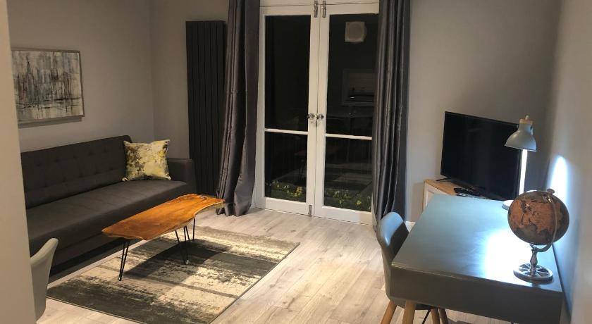 Adam And Eve Street Apartment