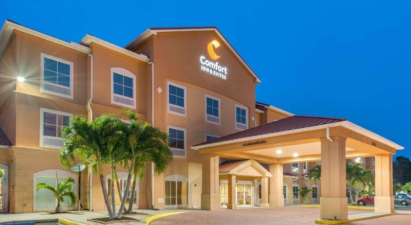 Comfort Inn & Suites Airport