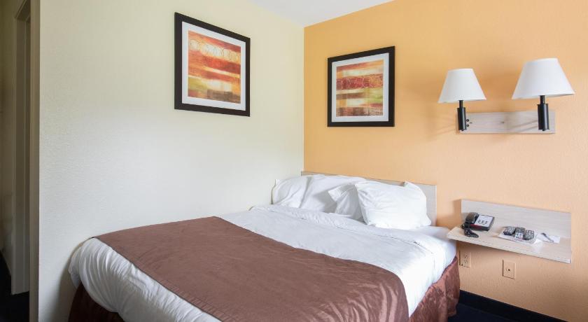 Days Inn by Wyndham New Philadelphia