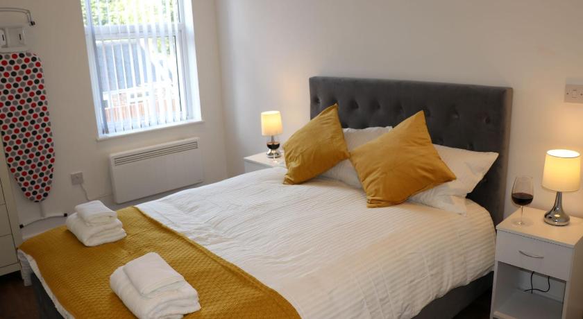 Modern Newgate Apartments - Convenient Location, Close to All Local Amenities
