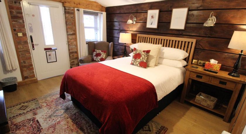 Boutique Garden Lodge @ The Larches