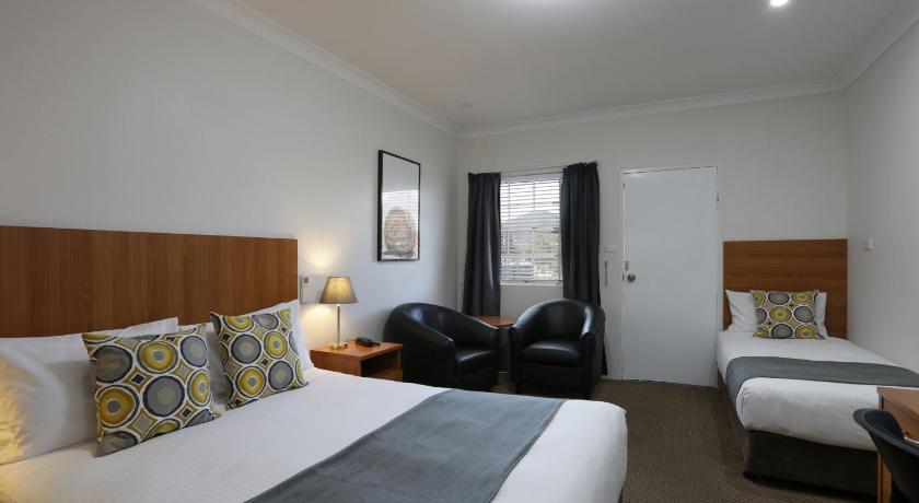 Cadman Motor Inn and Apartments