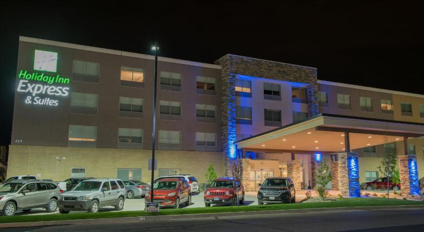 Holiday Inn Express And Suites Warsaw - E- Center By IHG