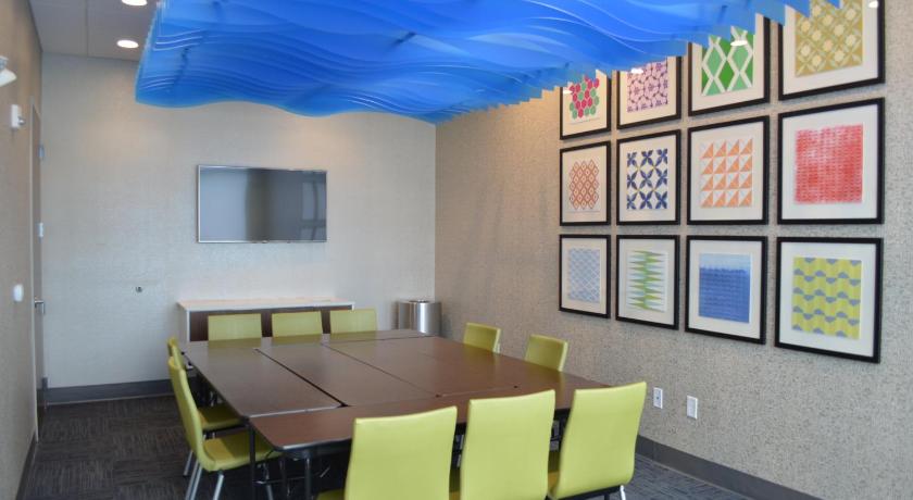 Holiday Inn Express & Suites Charlotte NE - University Area By IHG