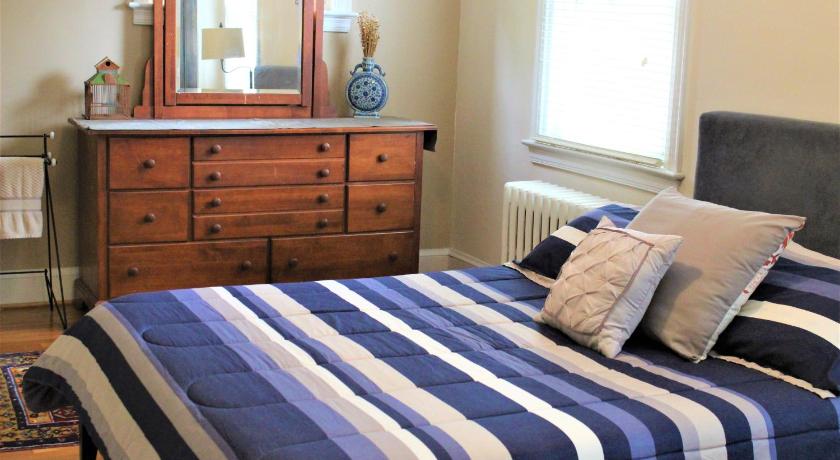 Master Bedroom-Private Bath, Washington DC