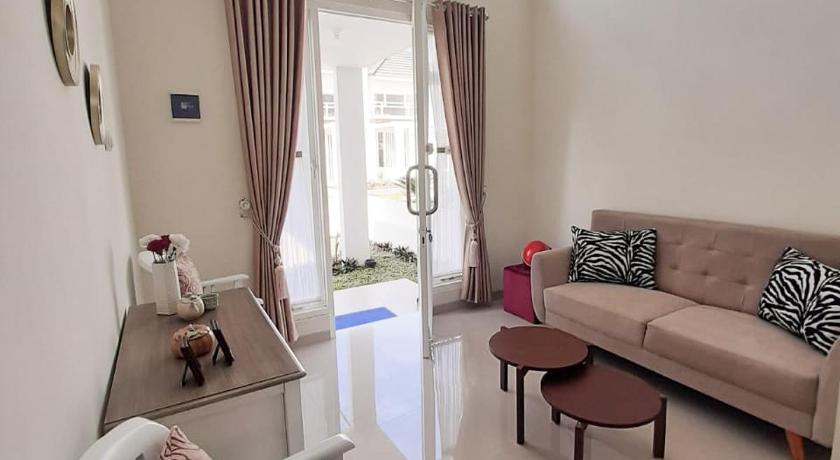 Villa Blossom Kayana Regency E7