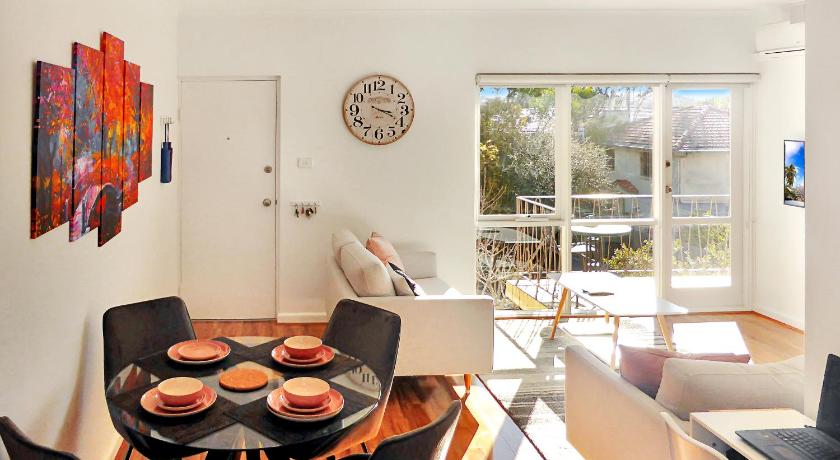 Glen Iris, Quiet Boutique 2 bedroom Netflix, WIFI, Parking, Free Wine
