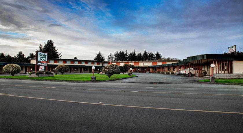 Curly Redwood Lodge