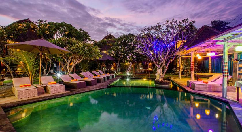Kolam renang Nanuks Bungalows