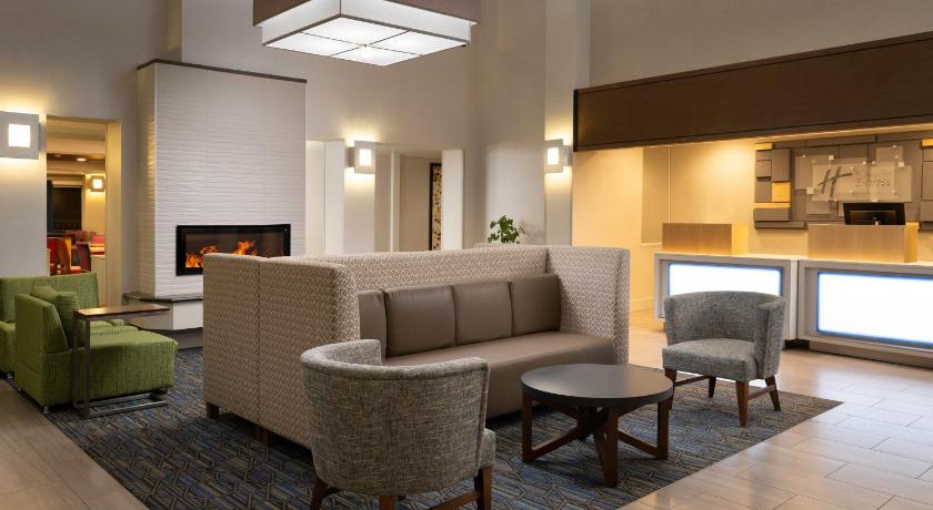 Lobby Holiday Inn Express Hotel & Suites Belmont
