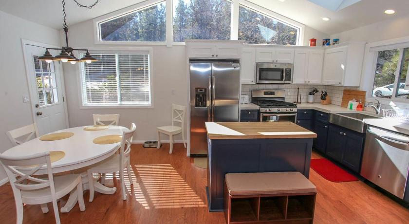 Mountain Modern-1743 by Big Bear Vacations