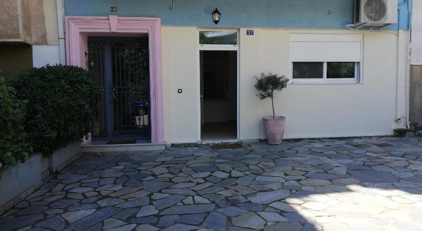 Modern 2bed 2bath Loft in Acropolis area - image 9