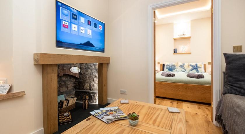 Sandpiper, apartment across from the beach