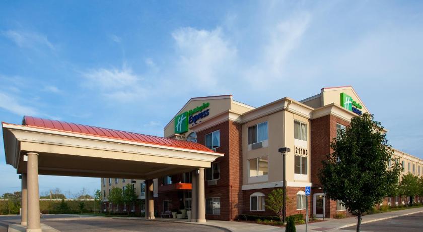 Holiday Inn Express & Suites Detroit - Farmington Hills By IHG